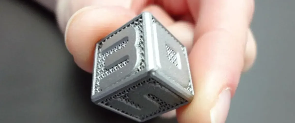 imagem-de-cubo-metalico-impresso-na-dmp-flex-100